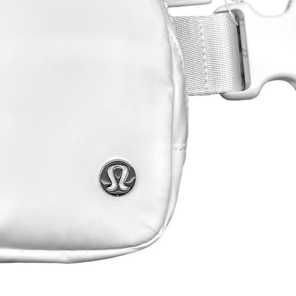 LULULEMON Bright White Everywhere Belt Bag NWT | Perfect Bride-to-Be Accessory - Picture 7 of 13